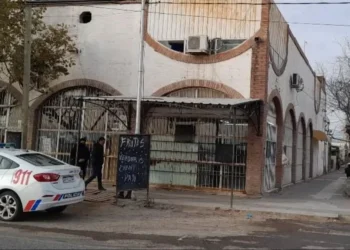 Millonario robo en un supermercado de Sarmiento: se llevaron $20 millones, fernet, carne y hasta las cámaras