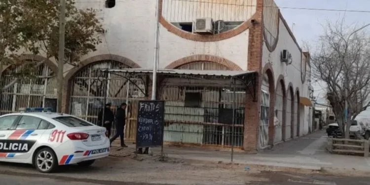 Millonario robo en un supermercado de Sarmiento: se llevaron $20 millones, fernet, carne y hasta las cámaras