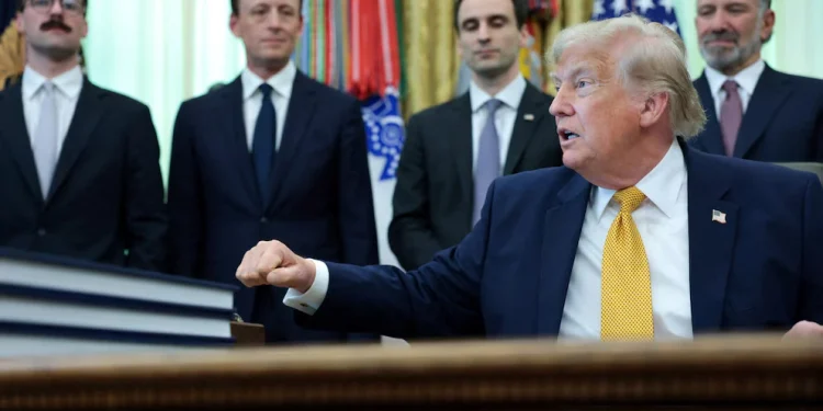 Trump condiciona diálogo con Irán a inspecciones nucleares y advierte sobre el estrecho de Ormuz