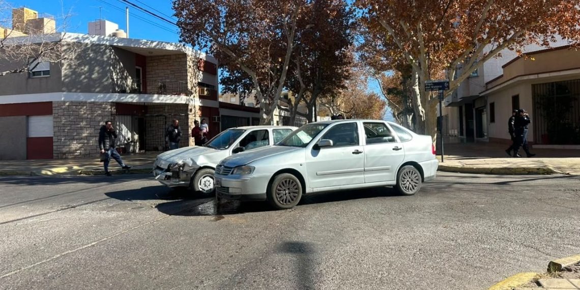 Choque entre dos vehículos en Capital terminó con dos mujeres hospitalizadas