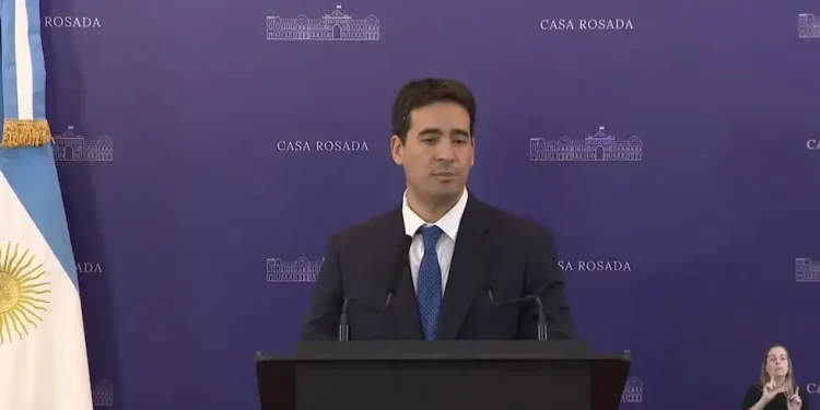 Primera aparición oficial: el nuevo vocero presidencial elogió la gestión económica y aseguró que es un «honor ser la voz» de Milei