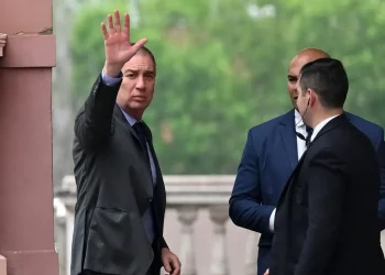 Reajuste en el poder libertario: Milei apuesta por Santilli para la Jefatura de Gabinete