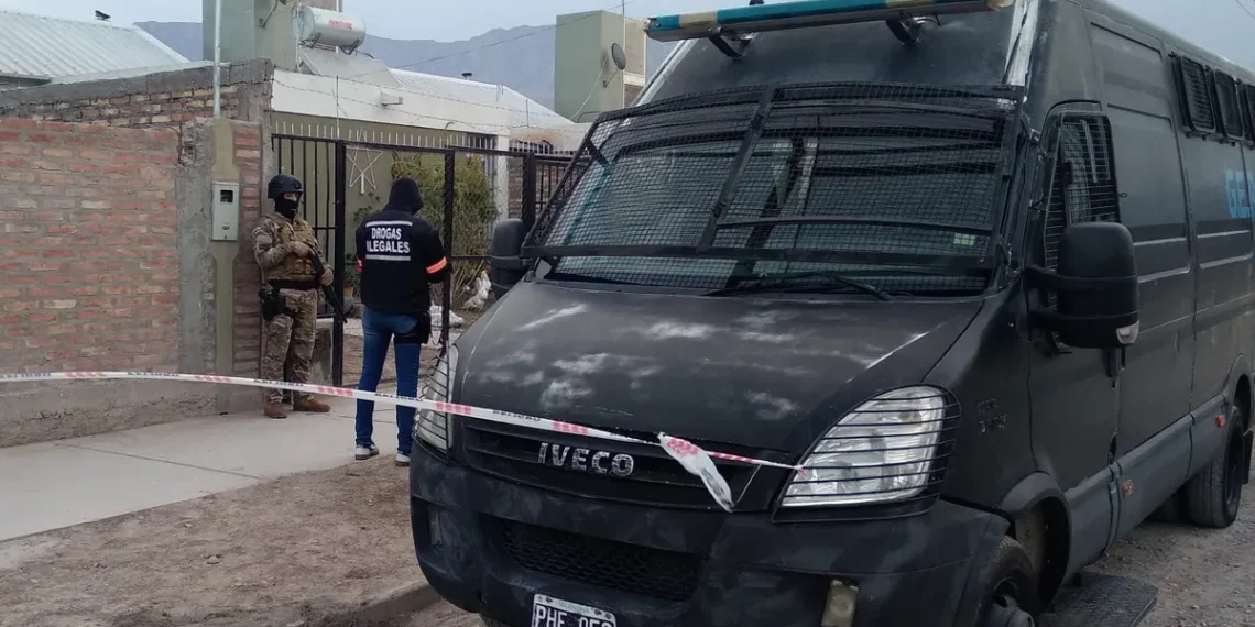 Golpe al narcotráfico en Pocito: fuerte despliegue policial y secuestro de drogas