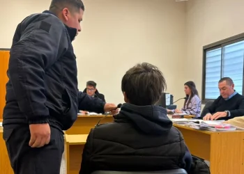 Dictan prisión preventiva para el hombre que empujó a su expareja embarazada por una escalera en Rawson
