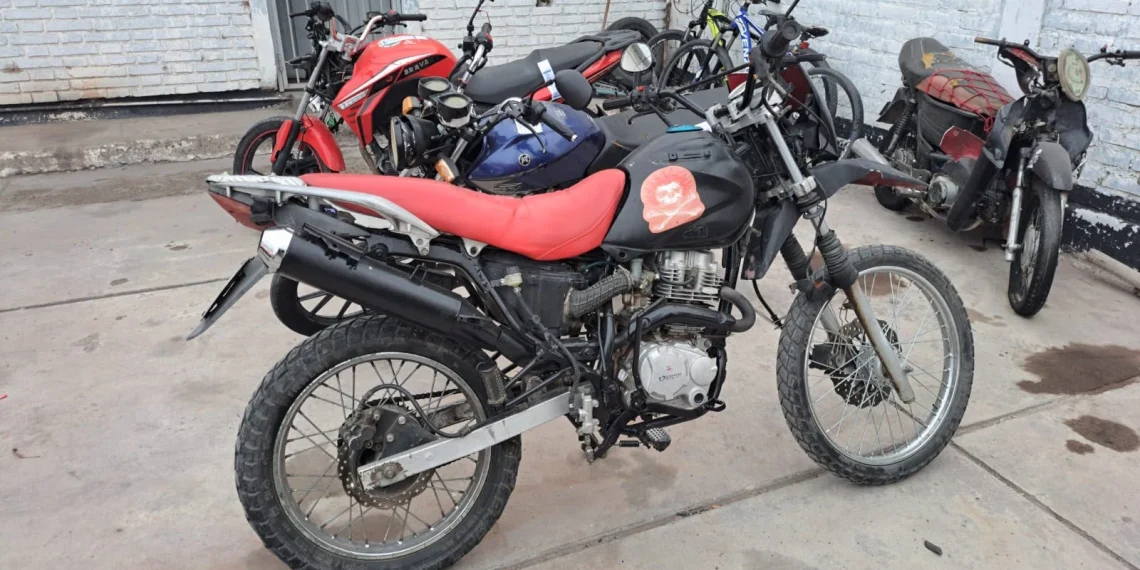 Operativos policiales en Rawson y Santa Lucía: recuperaron dos motocicletas y detuvieron a un joven de 22 años