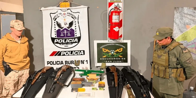Caucete: gendarme escuchó detonaciones, intervino la Policía y hallaron un arsenal en un campo