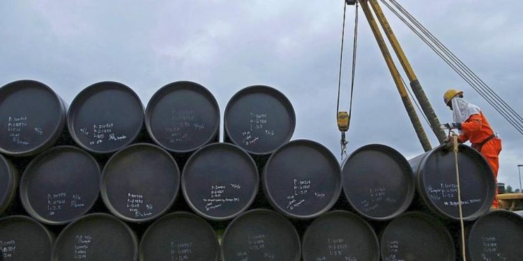 Giro histórico: Estados Unidos suspende por 60 días las sanciones al petróleo iraní