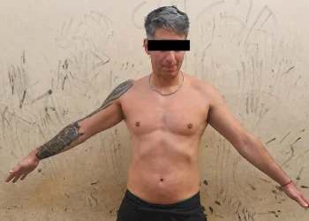 Brutalidad en Concepción: un operario minero molió a golpes a su pareja, la acuchilló, la orinó encima e intentó violarla