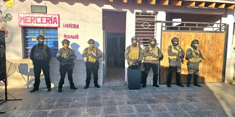 Con las manos en la masa: cayó una mujer que regenteaba un kiosco de drogas en Villa Lerga