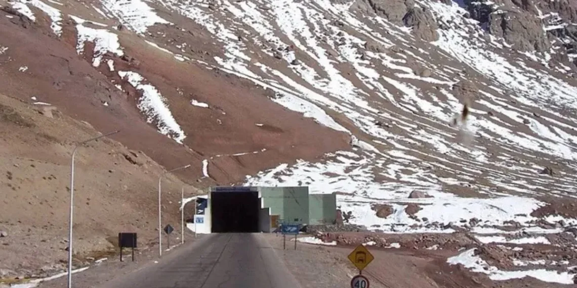 El Paso de Agua Negra permanecerá cerrado hasta nuevo aviso por intensas nevadas