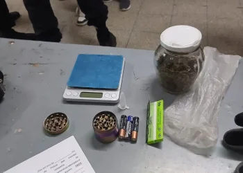 Violenta persecución en Capital: chocó, atacó a los policías y le hallaron estupefacientes
