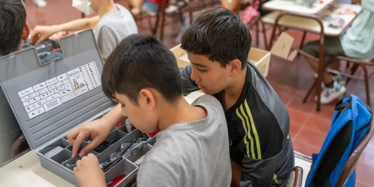 San Juan lanza centros tecnológicos en departamentos mineros para potenciar el empleo local