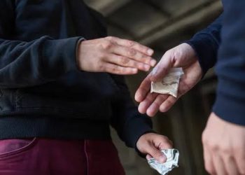 Fue a comprar droga, no le alcanzó la plata, discutió con el dealer y terminó en el hospital tras una brutal paliza