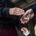 Fue a comprar droga, no le alcanzó la plata, discutió con el dealer y terminó en el hospital tras una brutal paliza