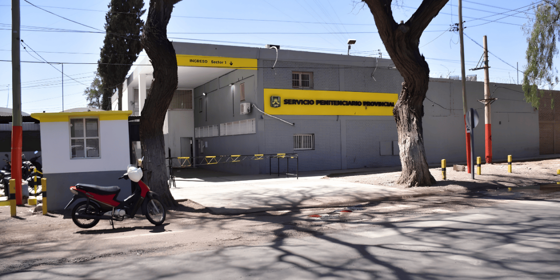 Angaco: detienen a un efectivo penitenciario que intentaba vender un arma ilegal por Facebook