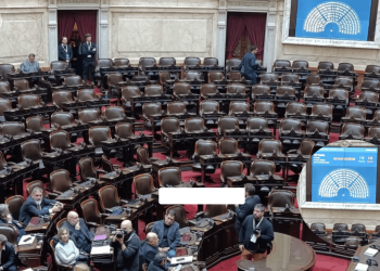 Se cayó la sesión clave de la oposición por Adorni: el operativo cerrojo del oficialismo funcionó a la perfección