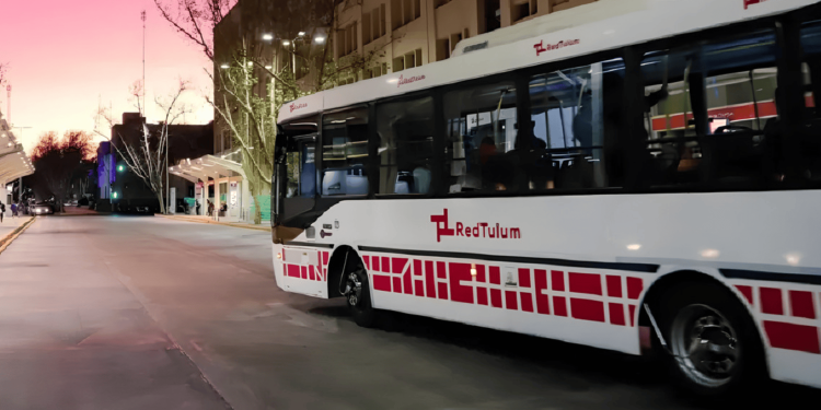 Indignación en Capital: manoseó a una joven arriba de un colectivo y terminó detenido