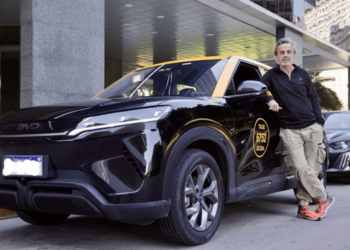 Revolución en el transporte: Ya circulan los primeros taxis 100% eléctricos en las calles argentinas