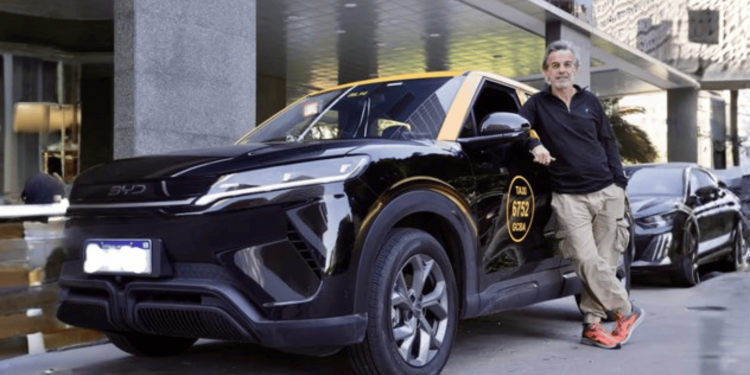 Revolución en el transporte: Ya circulan los primeros taxis 100% eléctricos en las calles argentinas