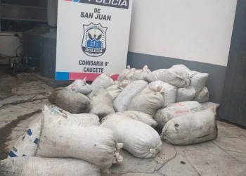 Sorpresa en Caucete: buscaban armas por un violento tiroteo y hallaron más de dos toneladas de pasas de uva robadas