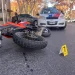 Violento choque en el centro: una motociclista terminó hospitalizada con graves heridas