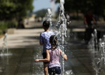 Conmoción mundial: dos niños murieron atrapados dentro de un auto en plena ola de calor extremo en Francia