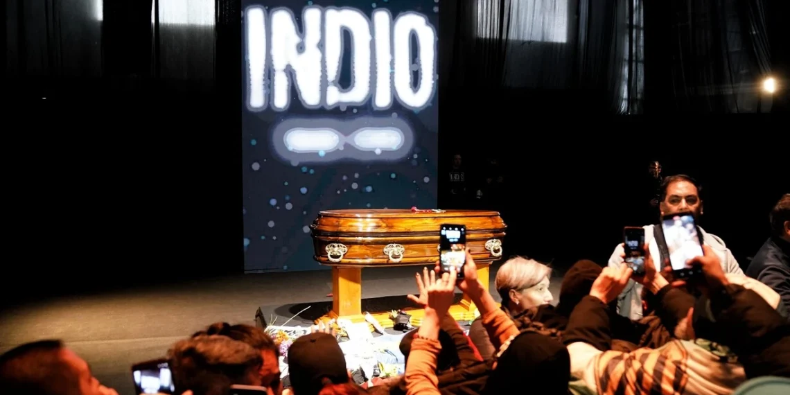 Adiós al ícono del rock nacional: multitudinaria despedida al Indio Solari en Avellaneda