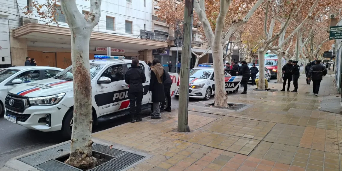 Violencia de género en el centro: denunció una agresión y terminó detenida por atacar a una policía