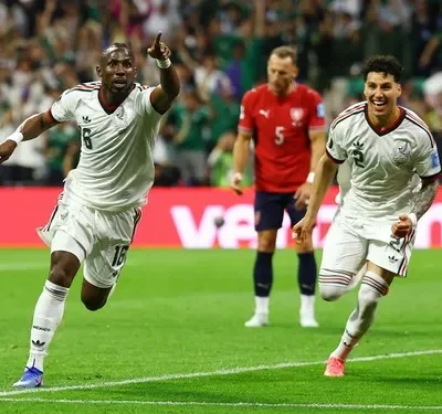 México asegura el liderato del Grupo A y Sudáfrica hace historia