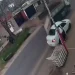 Un camión municipal embistió a un auto estacionado y una beba de un año salió despedida hacia el asfalto