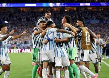Argentina sufrió hasta el final: victoria agónica ante Cabo Verde y boleto a octavos