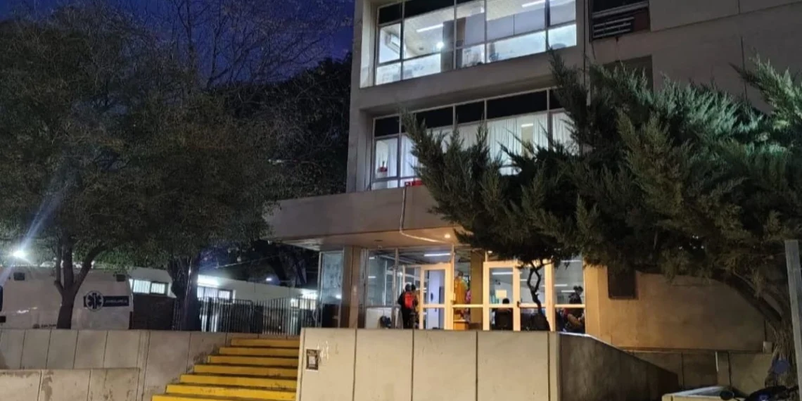 Susto en el Hospital Rawson: un cortocircuito obligó a desalojar preventivamente el edificio de Clínica Médica