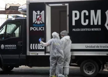 Celos, muerte y fuego en Mendoza: asesinó al novio de su exmujer en una mudanza e incendió su casa