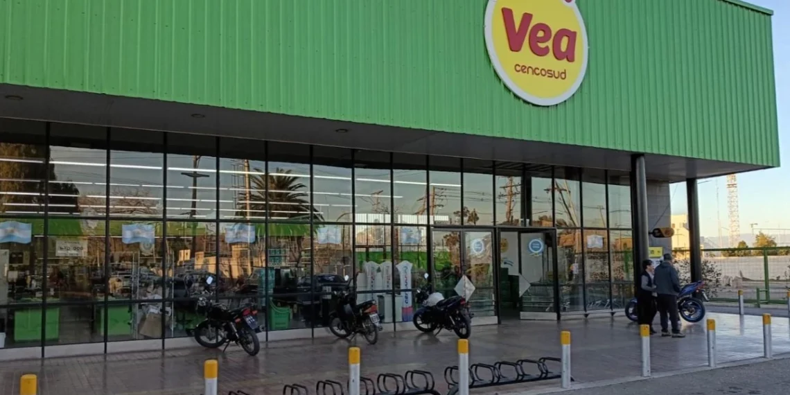 Golpe comando en Rawson: saquearon un Rapipago dentro de un conocido supermercado