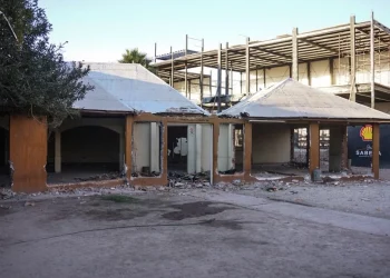 Adiós a un clásico: comenzó la demolición de una tradicional parrillada de Santa Lucía