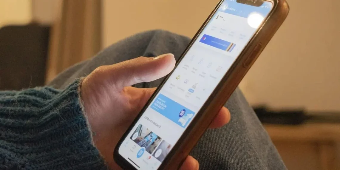 Cuento del tío digital: pactó una compra por más de $320.000, pero transfirió solo $1.200 y terminó detenida