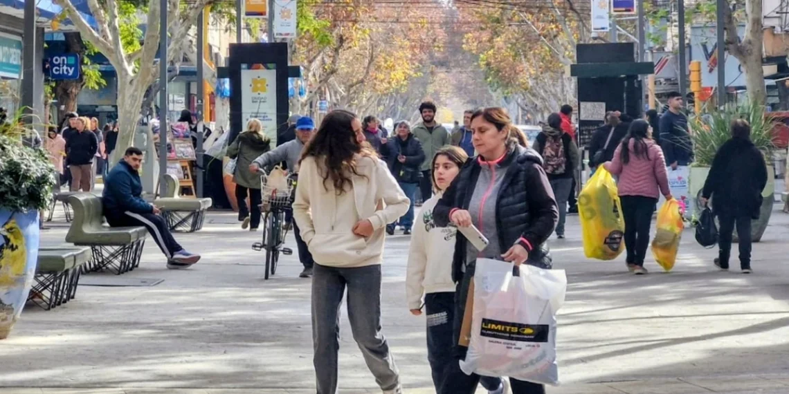 Alquileres, stock y aguinaldo: el combo que obliga a los comercios a adelantar las liquidaciones de invierno