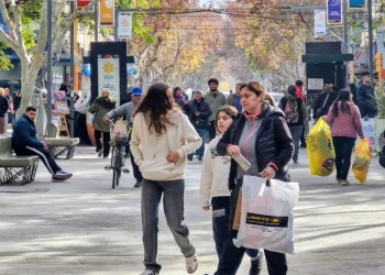 Alquileres, stock y aguinaldo: el combo que obliga a los comercios a adelantar las liquidaciones de invierno