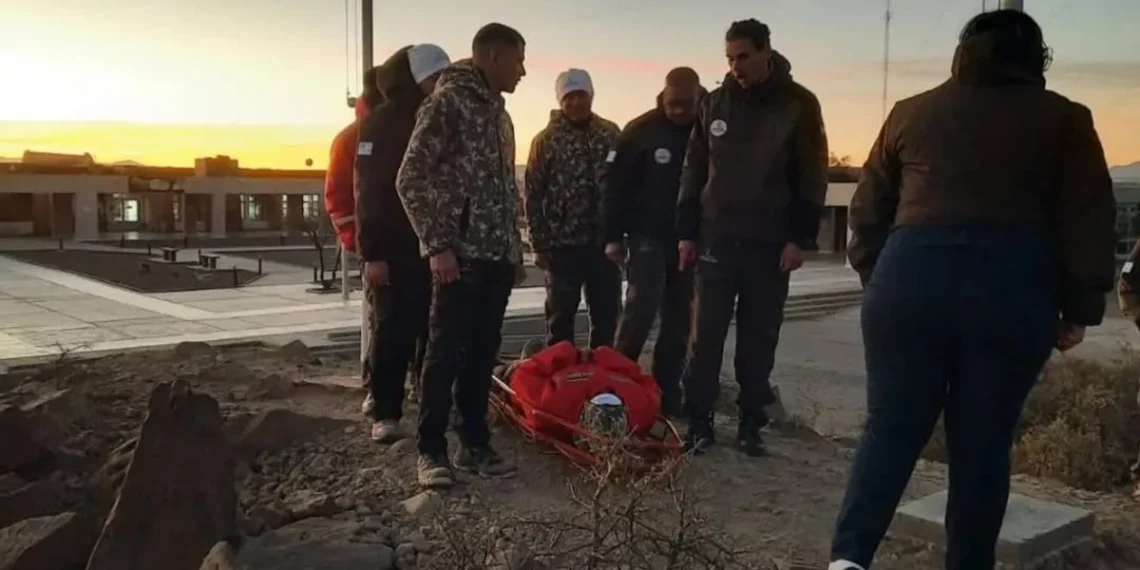 Rescate extremo en el Valle de la Luna: el personal de Ischigualasto se entrenó con cuerdas para actuar ante emergencias