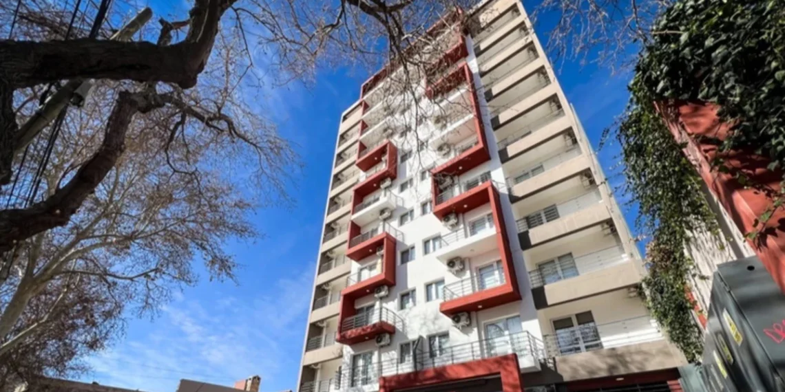 Inmobiliarias admiten que algunos dueños inflan precios en Los Berros, pero piden equilibrio tras la queja de «Los Azules»