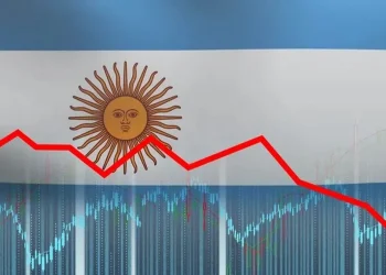 El riesgo país roza los 400 puntos después de la mejora de calificación de Moody’s