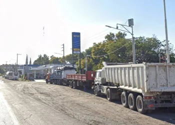 Golpe millonario en Santa Lucía: entró al baño de una estación de servicio y le robaron $2.500.000 del camión