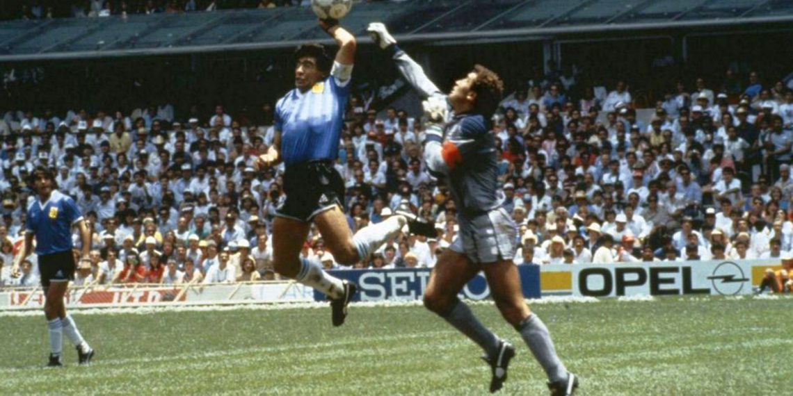 Histórico: sale a subasta la mítica pelota de los goles de Maradona a Inglaterra en el Mundial 1986