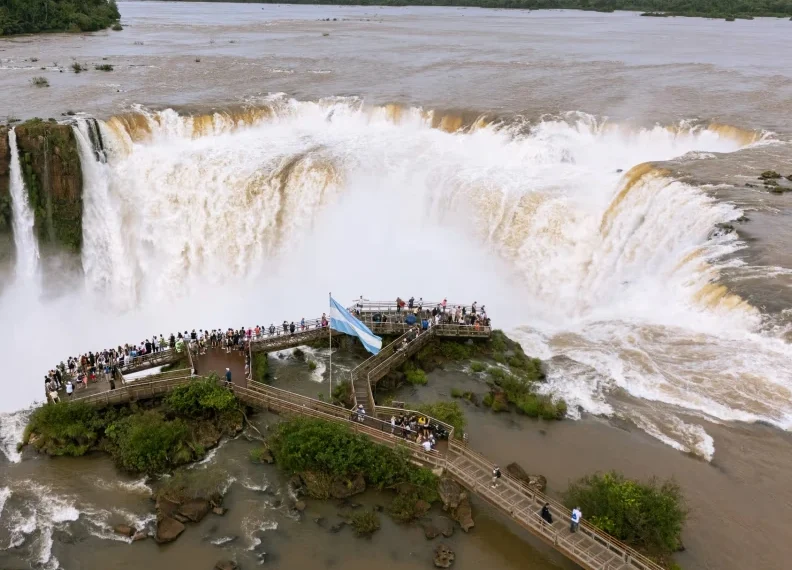 Pese a la tragedia con un turista, todos los circuitos del Parque Nacional Iguazú permanecen abiertos