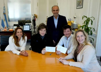 Mesa política del Gobierno se reprograma para el miércoles antes del viaje a Tucumán