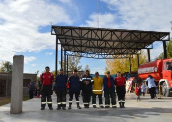 Jueves negro en Albardón: Bomberos combatieron seis incendios en simultáneo provocados por las ráfagas de viento Zonda