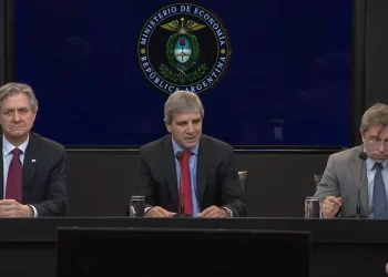 Caputo presentó el plan financiero hasta 2027: “Salir a los mercados es una opción, no un objetivo”