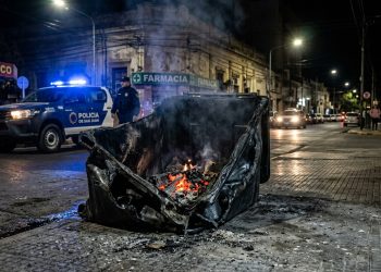Madrugada candente en Capital: un contenedor ardió en llamas y la Justicia investiga el origen del fuego