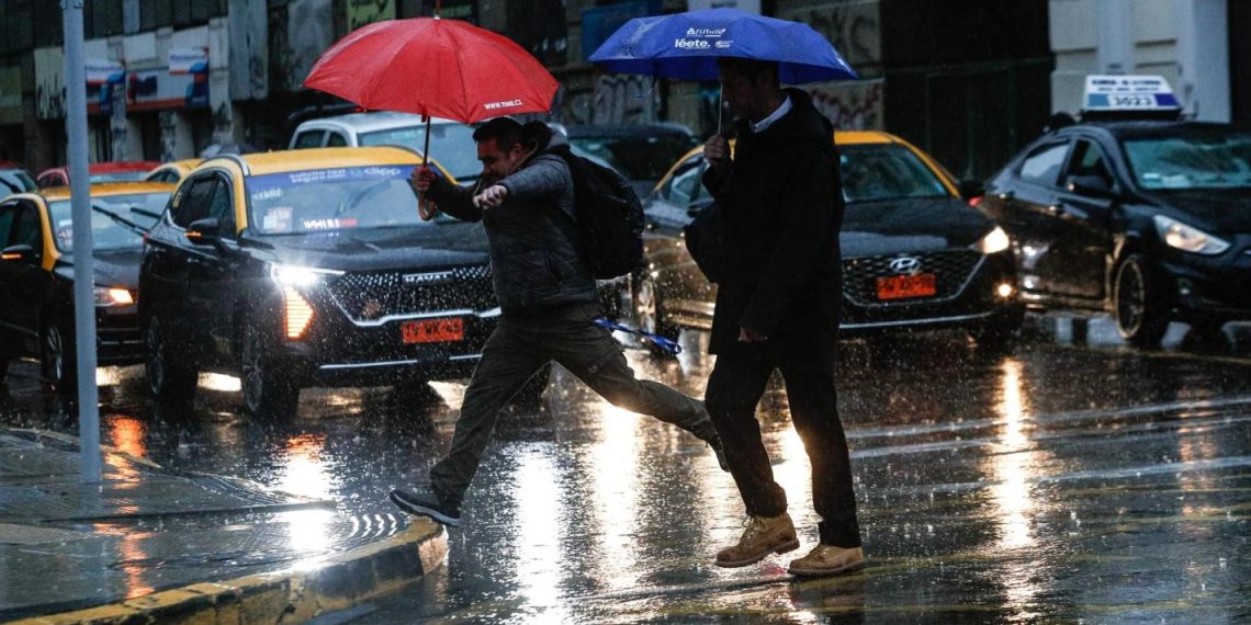Alerta en el vecino país: suspenden las clases en siete regiones de Chile por un feroz temporal de cinco días