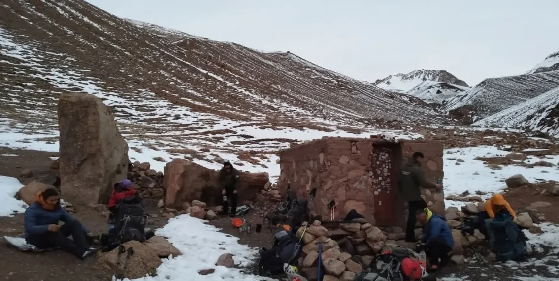 Mendoza: El Grupo Especializado en Alta Montaña localizó y rescató a cuatro ciudadanos extraviados en el Cerro Penitentes